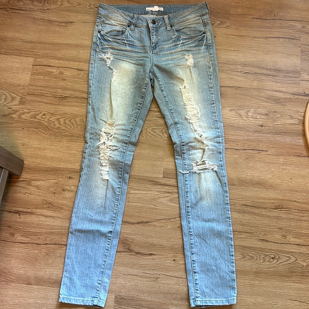 Forever 21 Size 5 Distressed Jeans